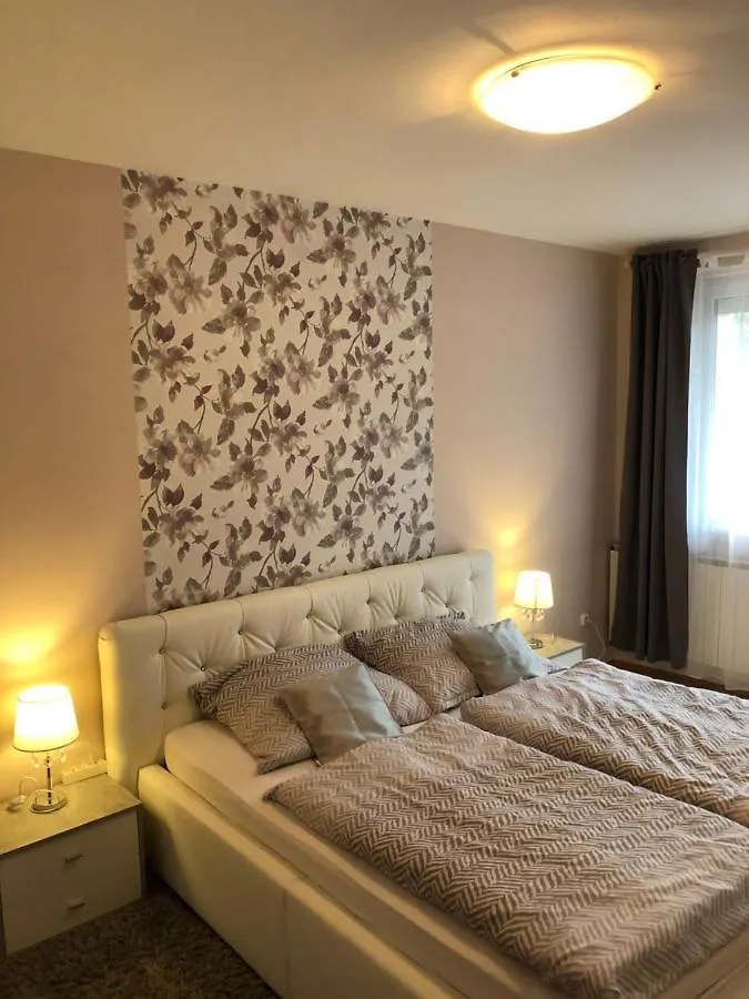 Apartament Szeged Gyoengye 0*,  Węgry