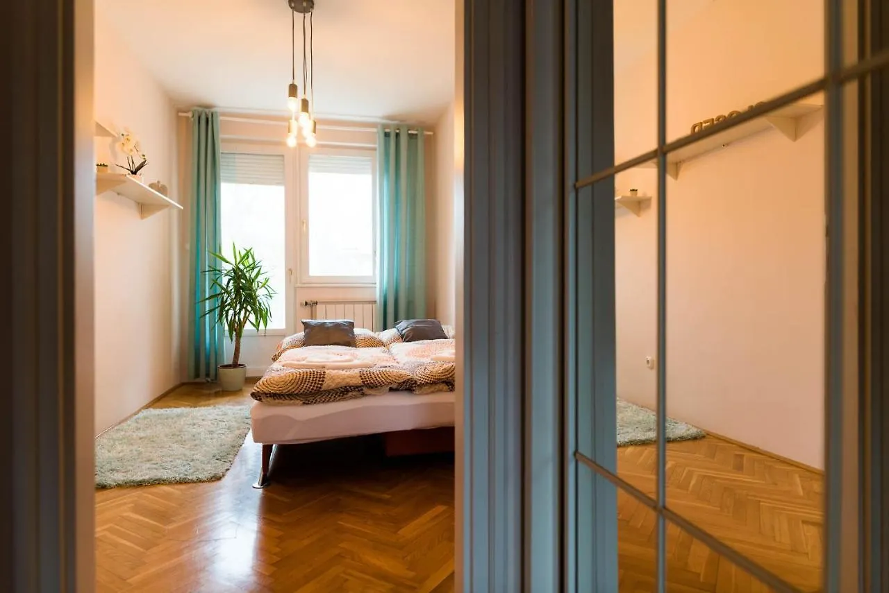 Szeged Gyoengye Apartment